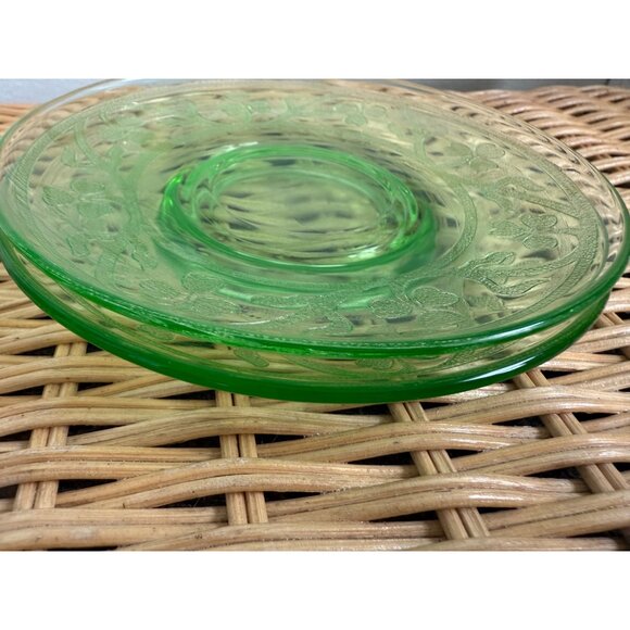 Vintage 30's Set of 2 Green Uranium Saucer Plates Etched Clovers - Picture 5 of 11